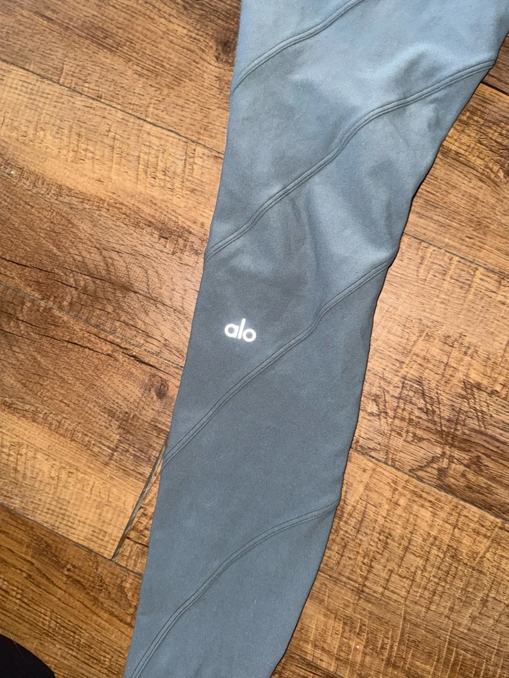 Alo yoga dusty blue/gray set RARE